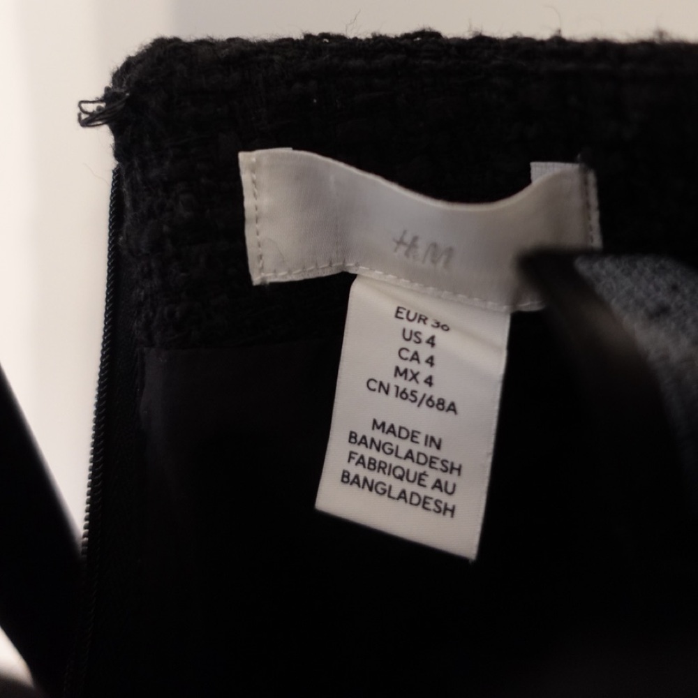 H&M Black Mini Skirt with Button Detail - Picture 4 of 4